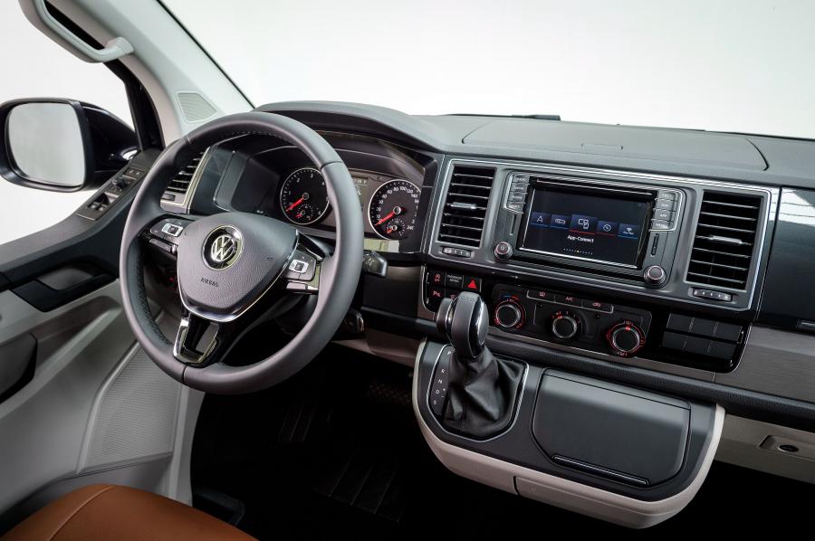 Торпедо Volkswagen Transporter 70 Edition (T6) 2017 года  (фото 8 из 10)